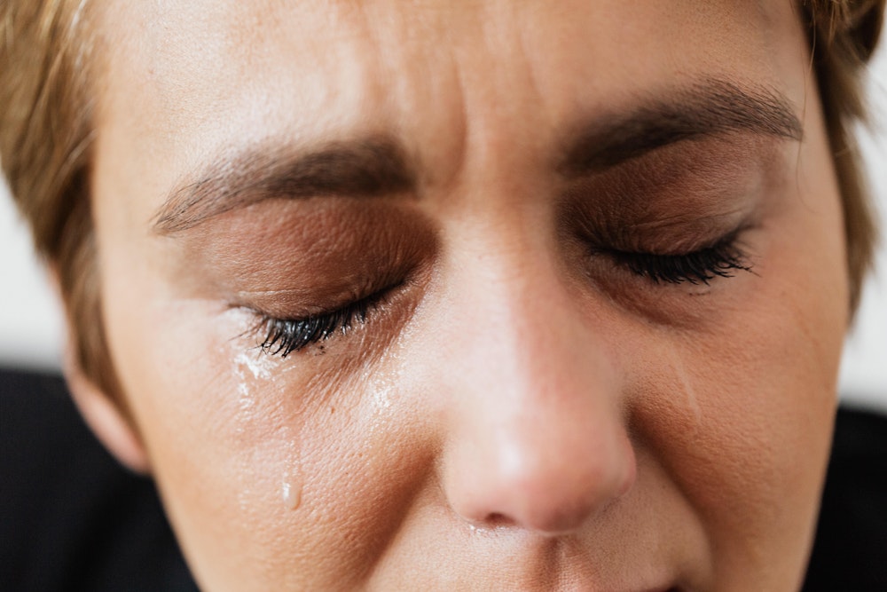 Donna in lacrime, foto Karolina Grabowska